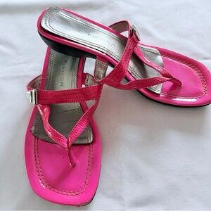 Preowned Marc Fisher Hot Pink Thong Sandals Sz 8